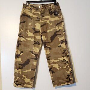 KUT from the Kloth Barrel Leg, Aston,  High rise, Camo Size 10 NWT Womens